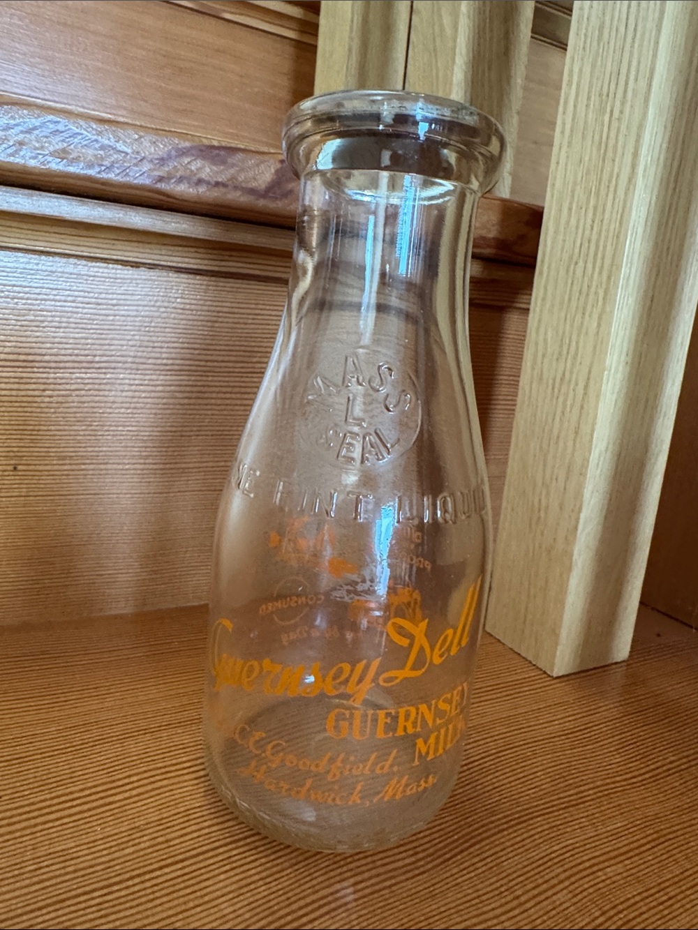 VTG Guernsey Dell Milk Bottle with Cap 7” tall 1 pint Hardwick, Massachusetts